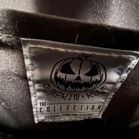 Pumpkin Kult Love Pain and Stitches Heart Bag - Picture 6 of 7